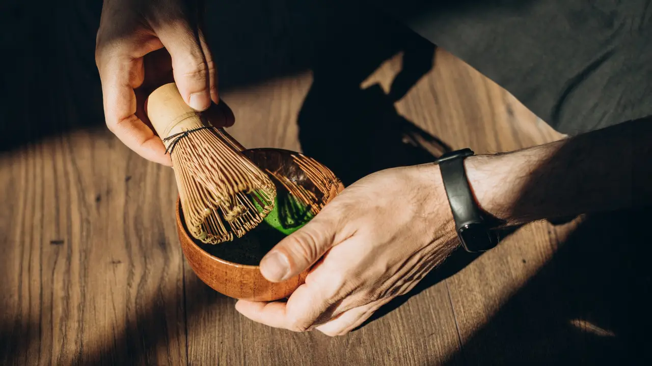 Бамбуковий вінчик для матча часен у дерев'яній чаші — adena.place